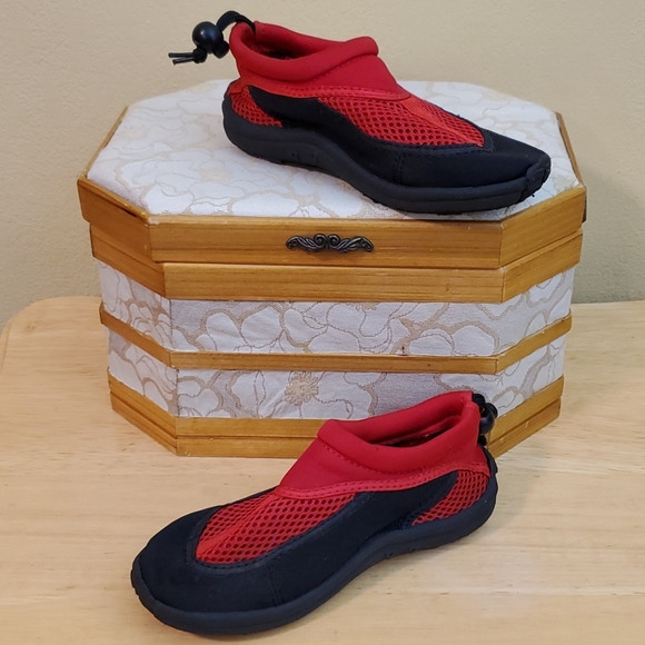 Tru-Fit Water Shoes - Picture 1 of 6